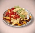 Nachos - tortilla, carne de porc tocata, salsa, guacamole si smantana