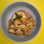 Pui cu orez si sos thailandez de alune si cocos